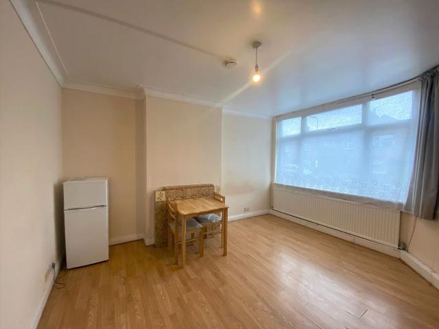 Room for rent in London Borough of Ealing, Greater London