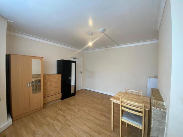 House for rent in London Borough of Ealing, Greater London