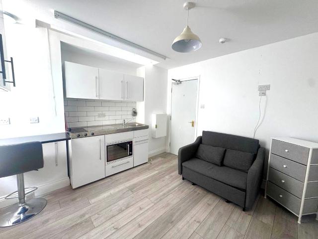Studio for rent in Crofton, Greater London