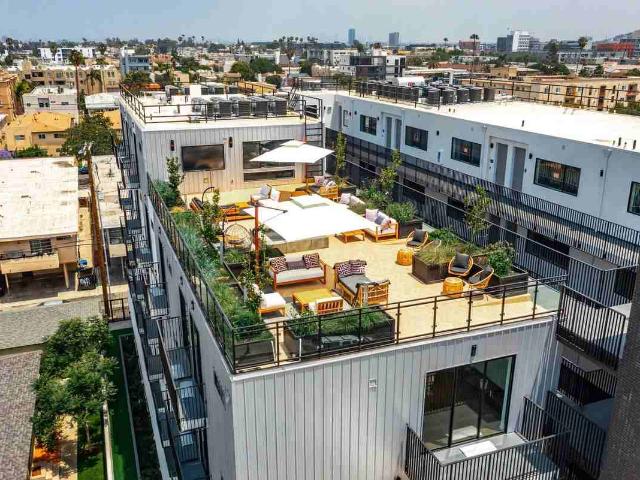 Apartment for rent in Canoga Park, California