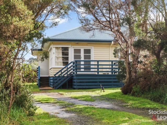 House for sale in Wimbledon Heights, Victoria