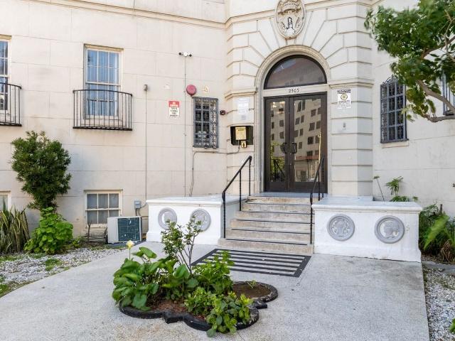 Apartment for rent in Canoga Park, California