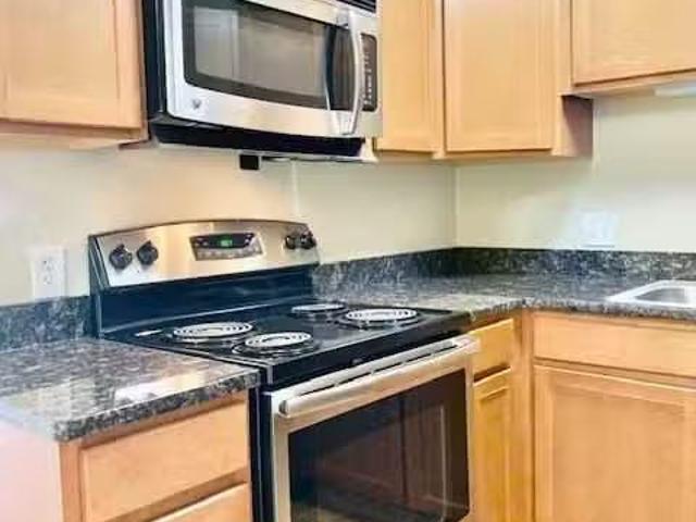 Condo for rent in Royal Oak