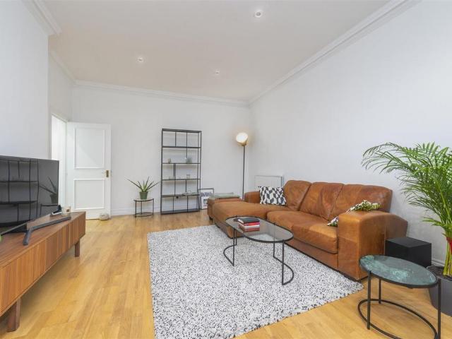 House for rent in Brondesbury, Greater London
