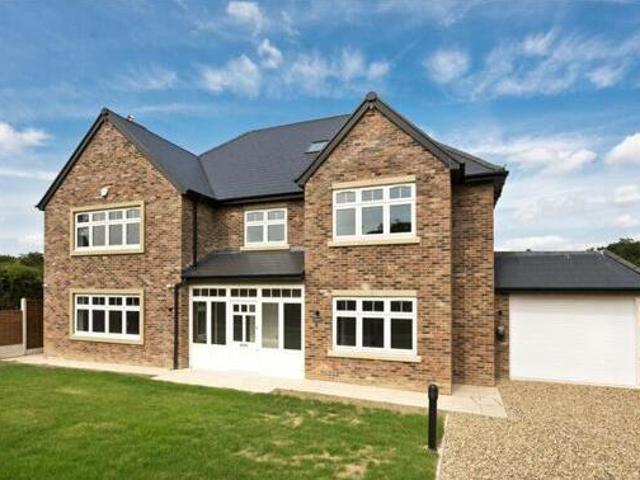 House for sale in Ascot