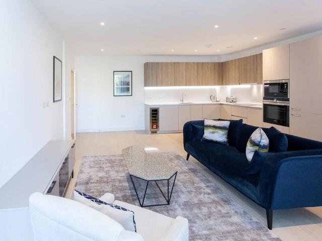 House for rent in Brondesbury, Greater London