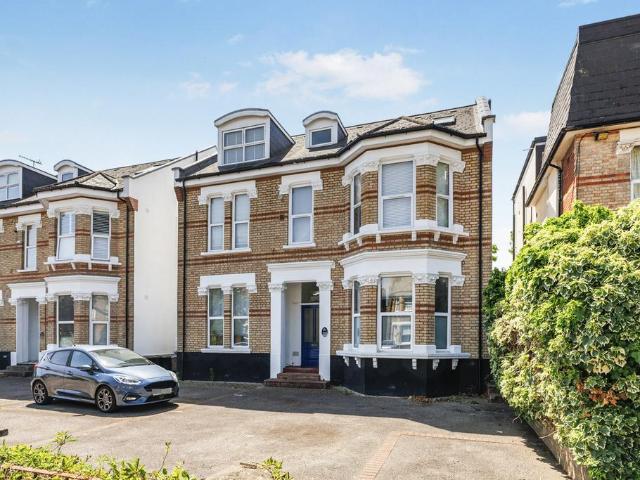 Apartment for rent in Berrylands, Greater London
