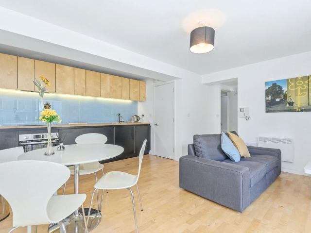 Apartment for rent in Saxton Gardens, Leeds