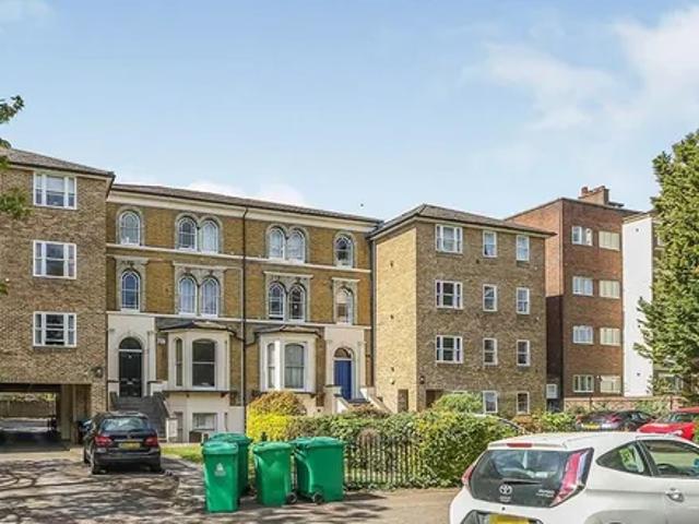 Apartment for rent in Berrylands, Greater London
