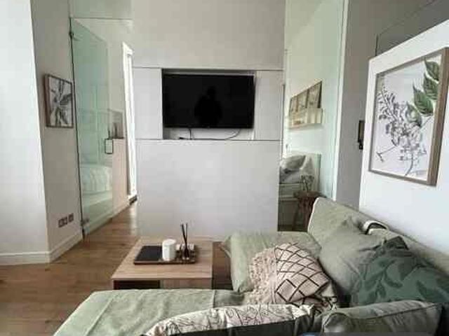 Apartment for rent in Brondesbury, Greater London