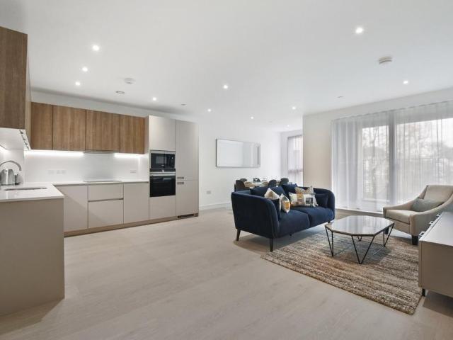 House for rent in Brondesbury, Greater London