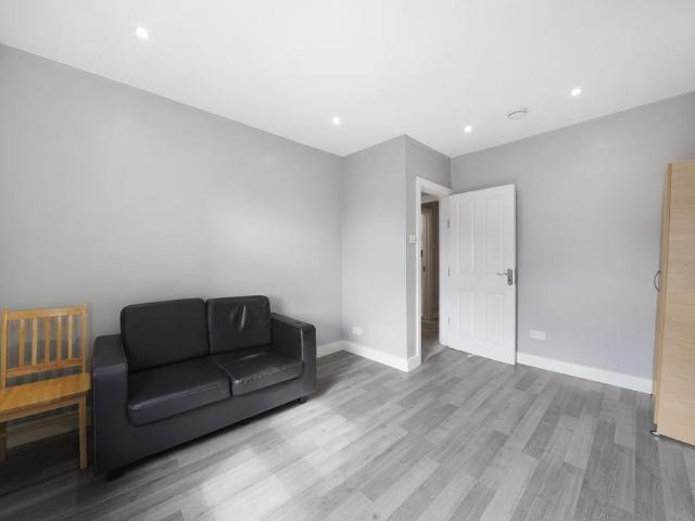 Apartment for rent in London Borough of Ealing, Hanwell