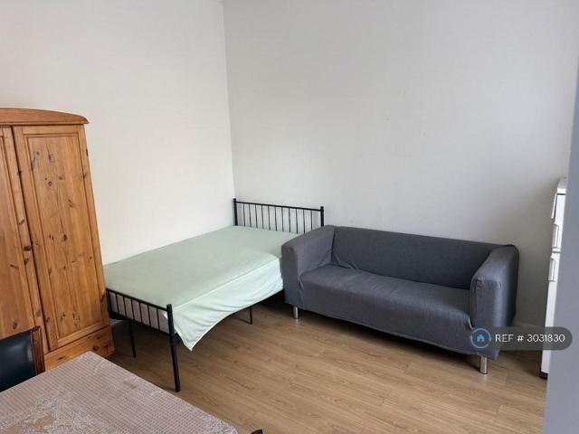 Apartment for rent in London Borough of Ealing, Hanwell