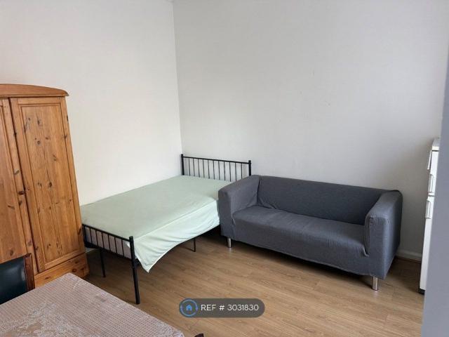 Studio for rent in London Borough of Ealing, Hanwell