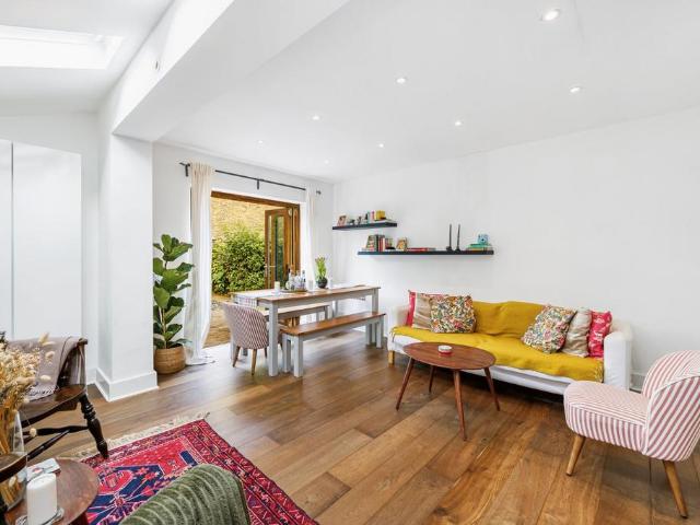 Apartment for rent in London Borough of Ealing, Greater London