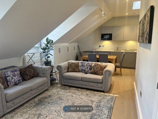 Apartment for rent in Berrylands, Greater London