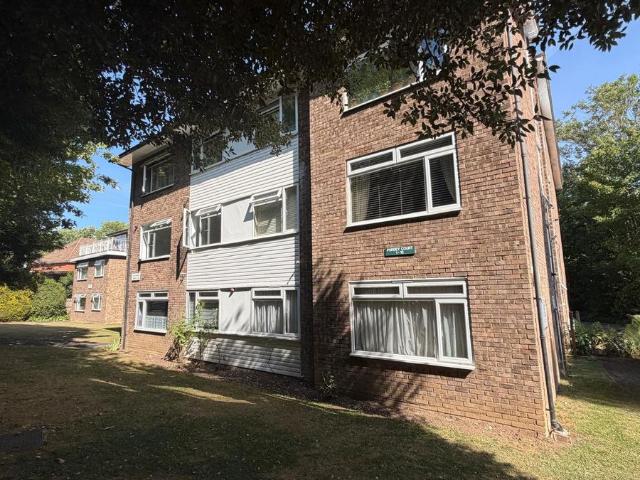 Apartment for rent in Cuddington, Epsom and Ewell