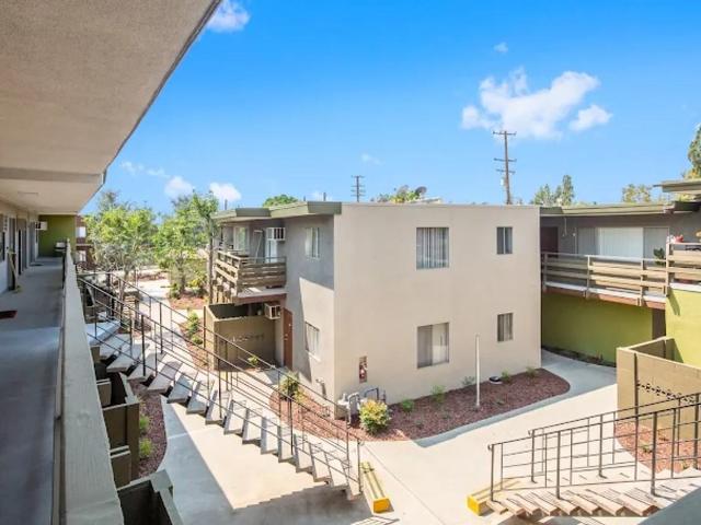 Apartment for rent in Azusa, California