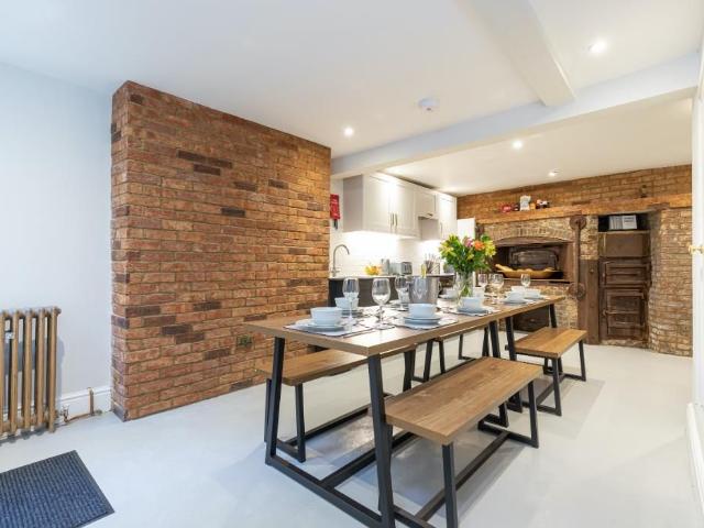 House for rent in Round Hill, Brighton