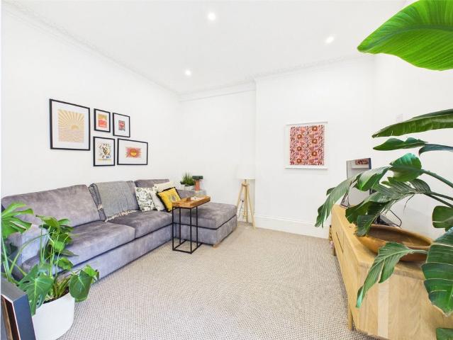 Apartment for rent in St Margarets, Greater London