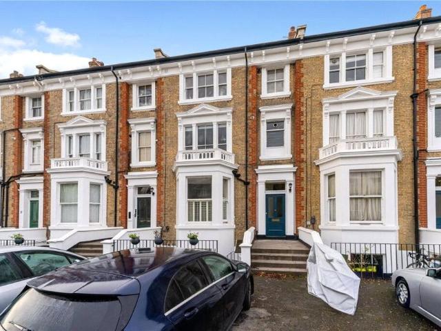 Room for rent in Woodcote, Epsom