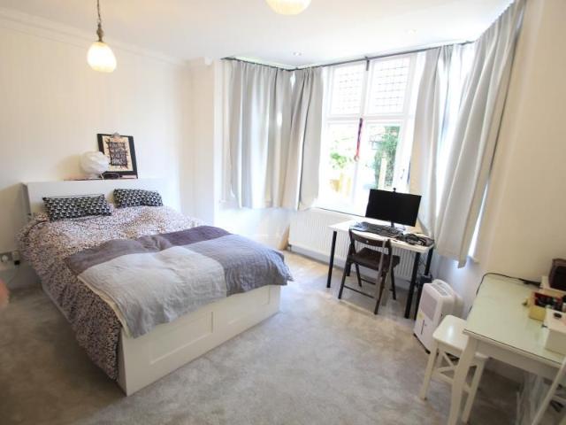 Apartment for rent in Knaphill, Woking