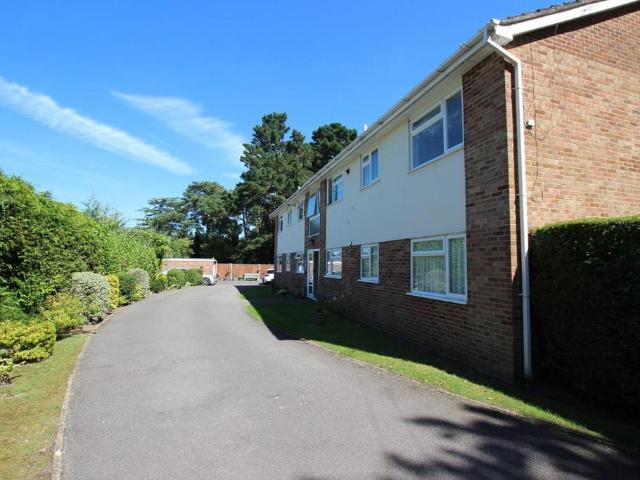 Apartment for rent in Tricketts Cross, Ferndown
