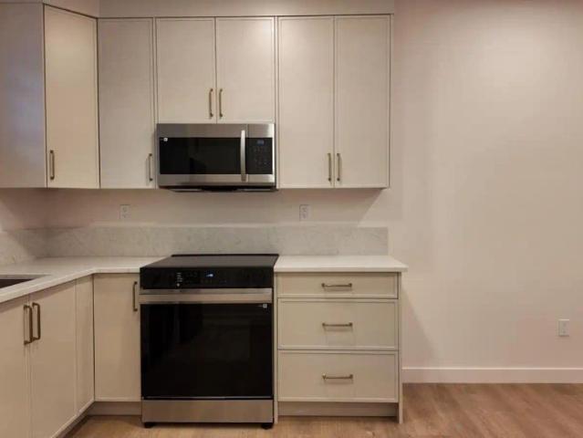 Townhouse for rent in Glenmore Park, Calgary