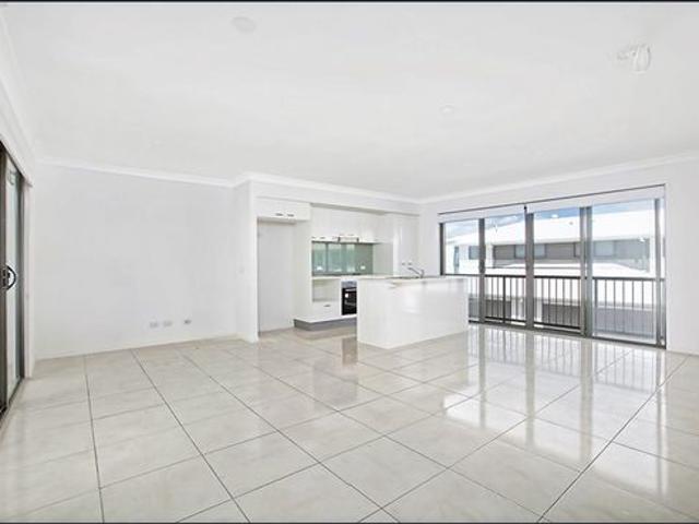 Townhouse for rent in Pine Promenade, Greater Brisbane