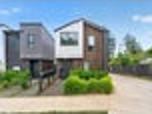 Townhouse for sale in Days Bay, Wellington