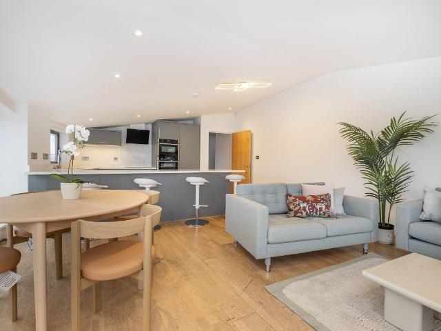 Apartment for rent in Royal Borough of Kingston upon Thames, Greater London