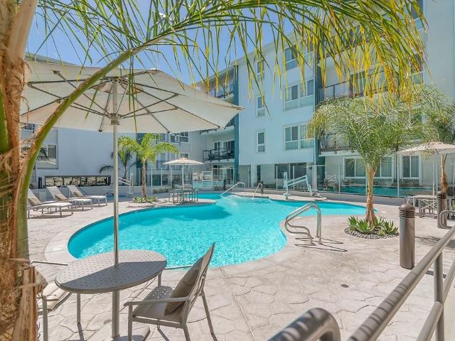 Apartment for rent in Canoga Park, California