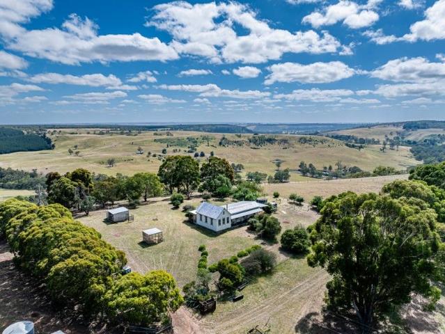Cottage for sale in Casterton, Victoria