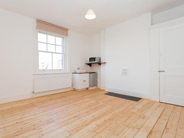 House for rent in Upton Park, Greater London