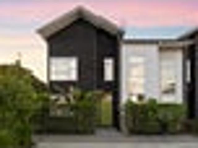 Townhouse for sale in Paremoremo