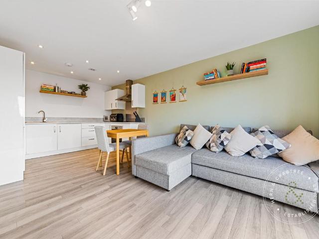 Apartment for rent in Falcon Lodge, Wales