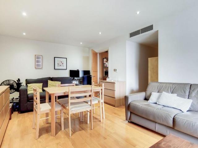 Apartment for rent in Imperial Wharf, Greater London
