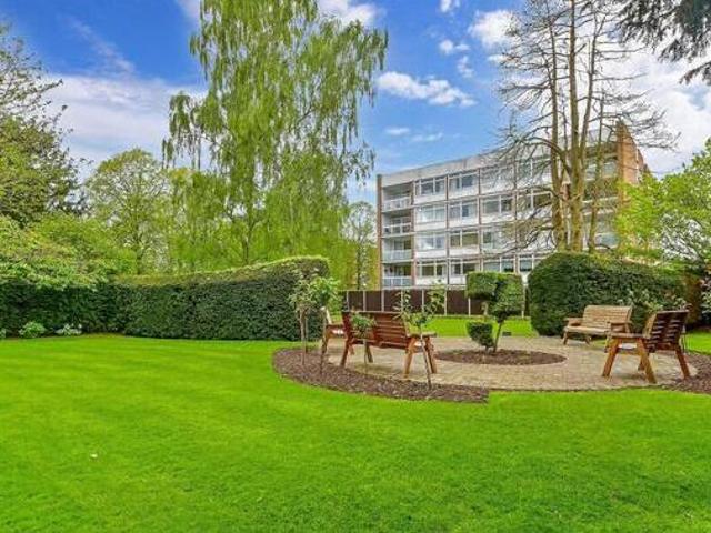 House for sale in Chigwell, Epping