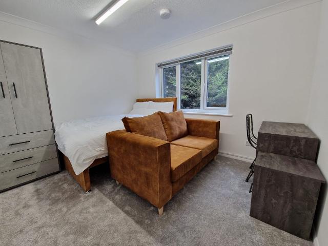 Room for rent in New Town, Monks Orchard