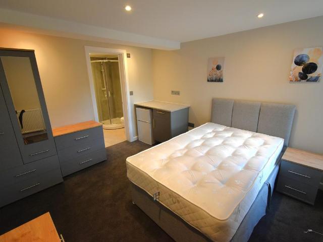 Room for rent in New Town, Monks Orchard