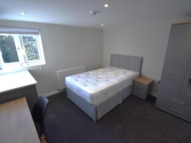 Room for rent in New Town, Monks Orchard