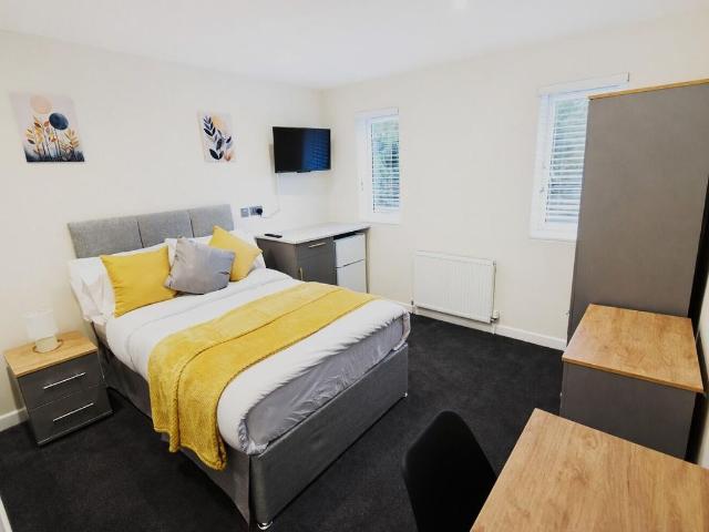 Room for rent in New Town, Monks Orchard