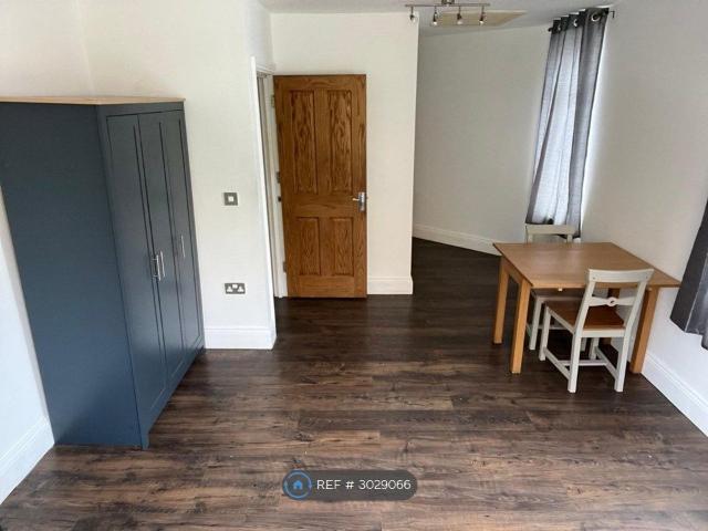 Studio for rent in New Town, Monks Orchard
