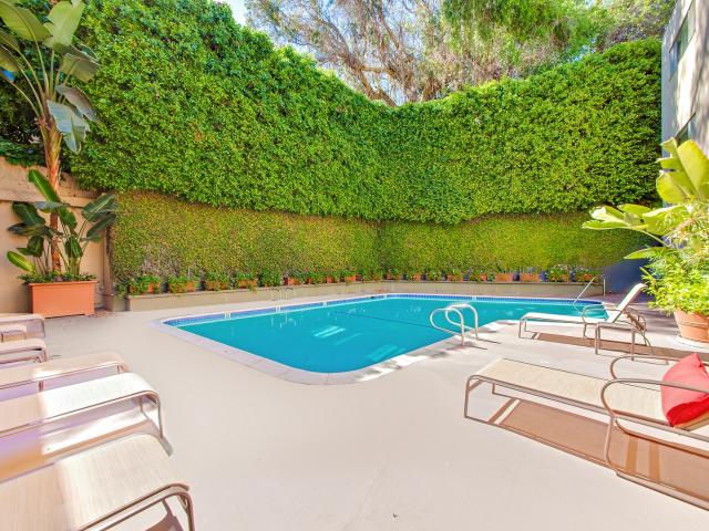 Apartment for rent in Canoga Park, California