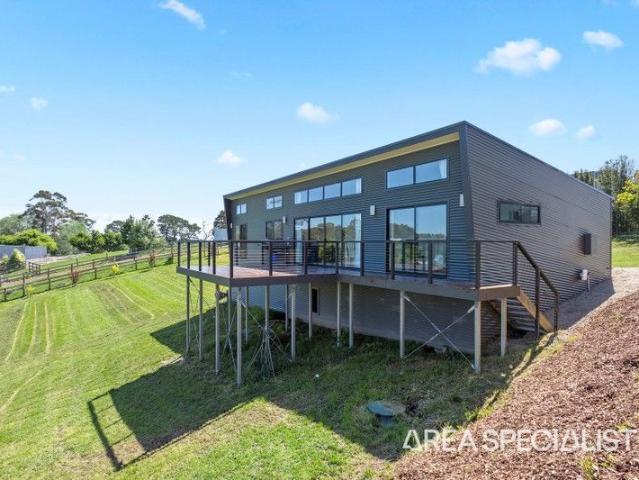 Cottage for sale in Poowong, Victoria