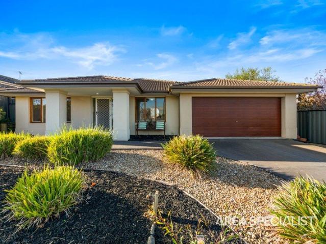 House for sale in Cardinia Lakes Estate, Melbourne