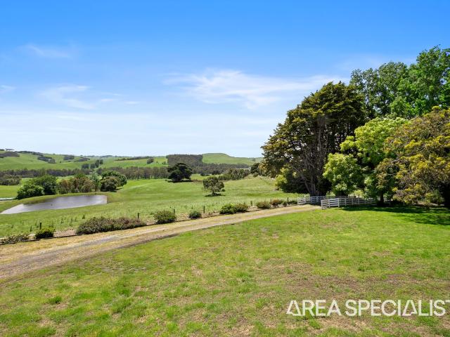 Cottage for sale in Moyarra, Victoria