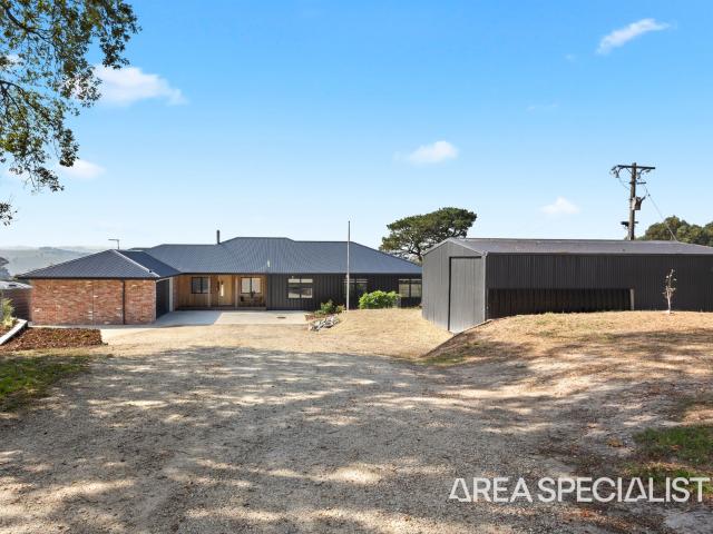 Cottage for sale in Poowong, Victoria