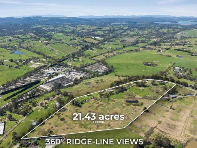 Cottage for sale in Narre Warren North, Melbourne