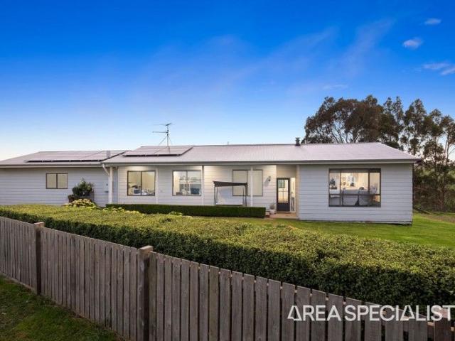 Cottage for sale in Bena, Victoria